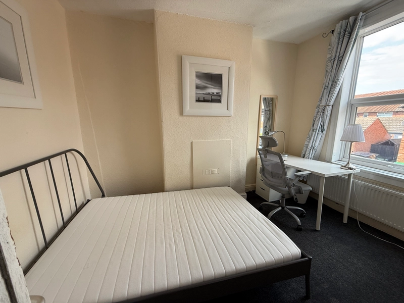 Claude Street: 4 bed, 2 Bathrooms Student NG7 2LA - Thumbnail 1
